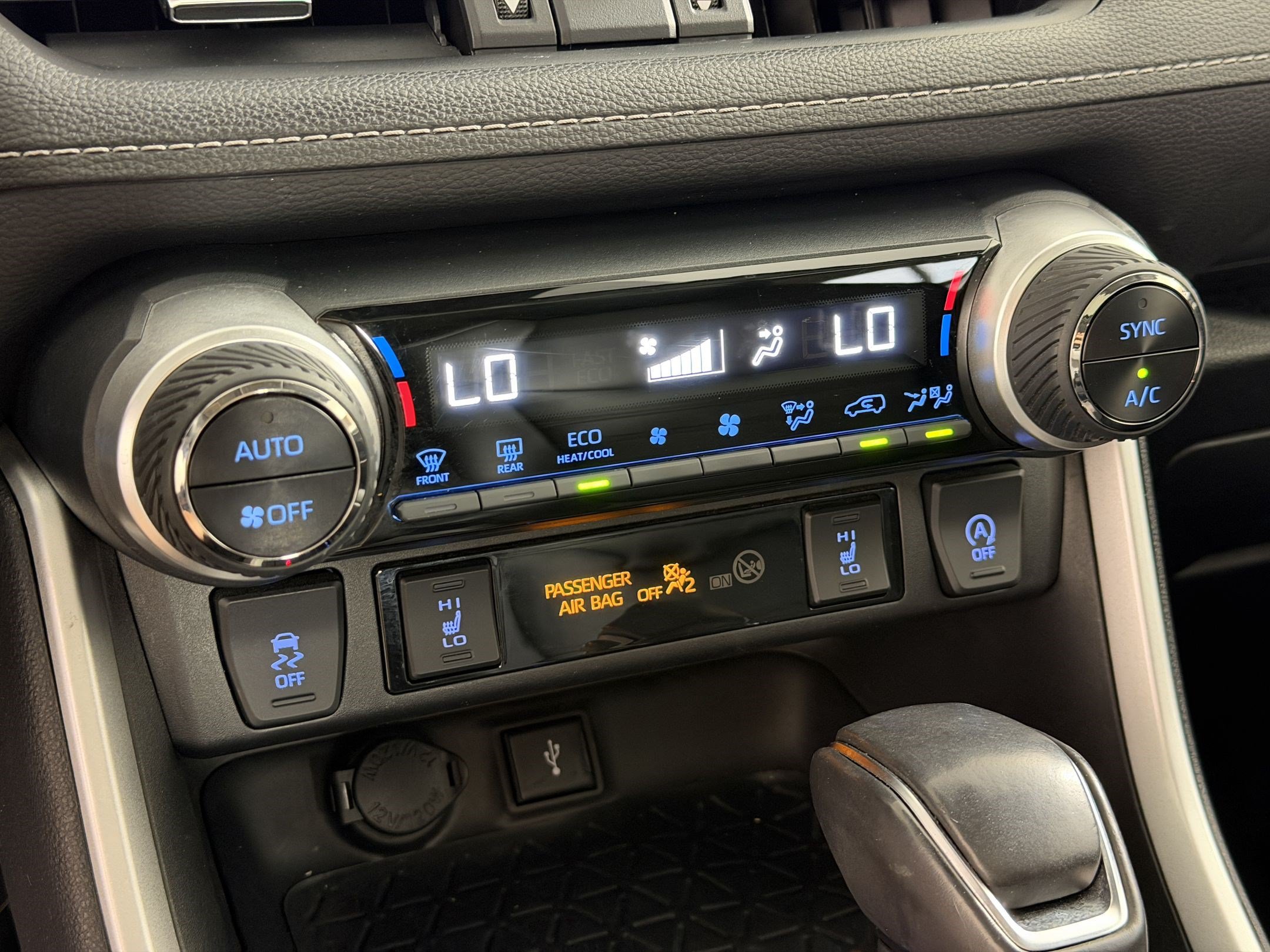 Used 2020 Toyota RAV4 XLE Premium FWD image 18