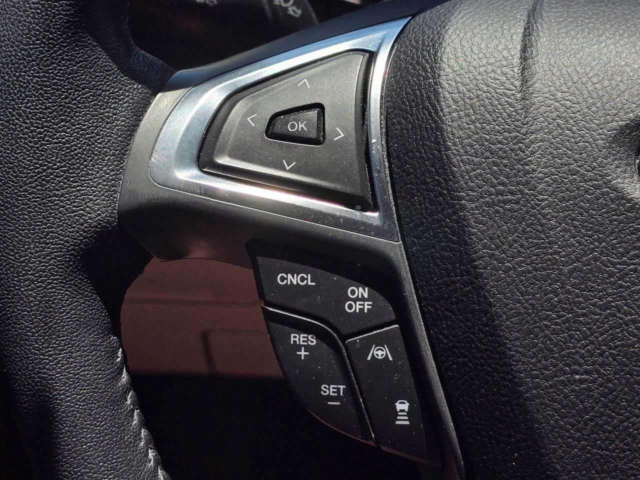Used 2022 Ford Edge Titanium w/ Equipment Group 301A AWD/4WD image 19