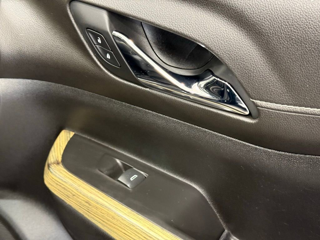 Used 2019 GMC Acadia Denali w/ GMC Pro Grade Package AWD/4WD image 28