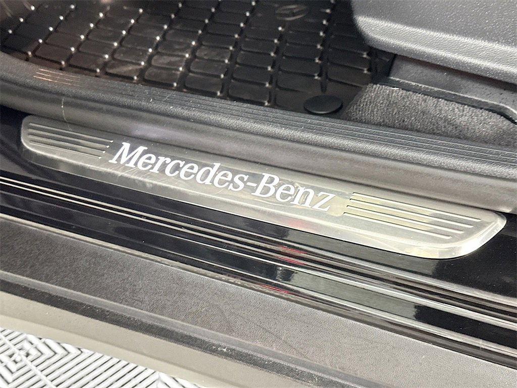 Used 2021 Mercedes-Benz GLC 300 4MATIC w/ Premium Package image 28