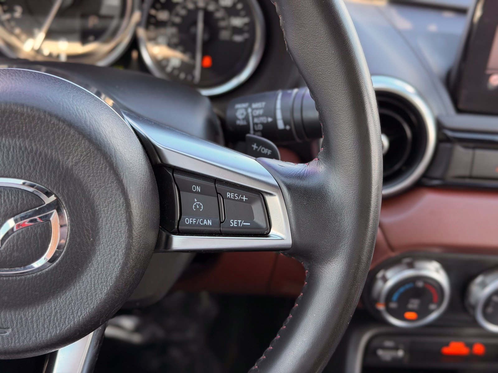 Used 2018 MAZDA MX-5 Miata RF Grand Touring RWD image 38