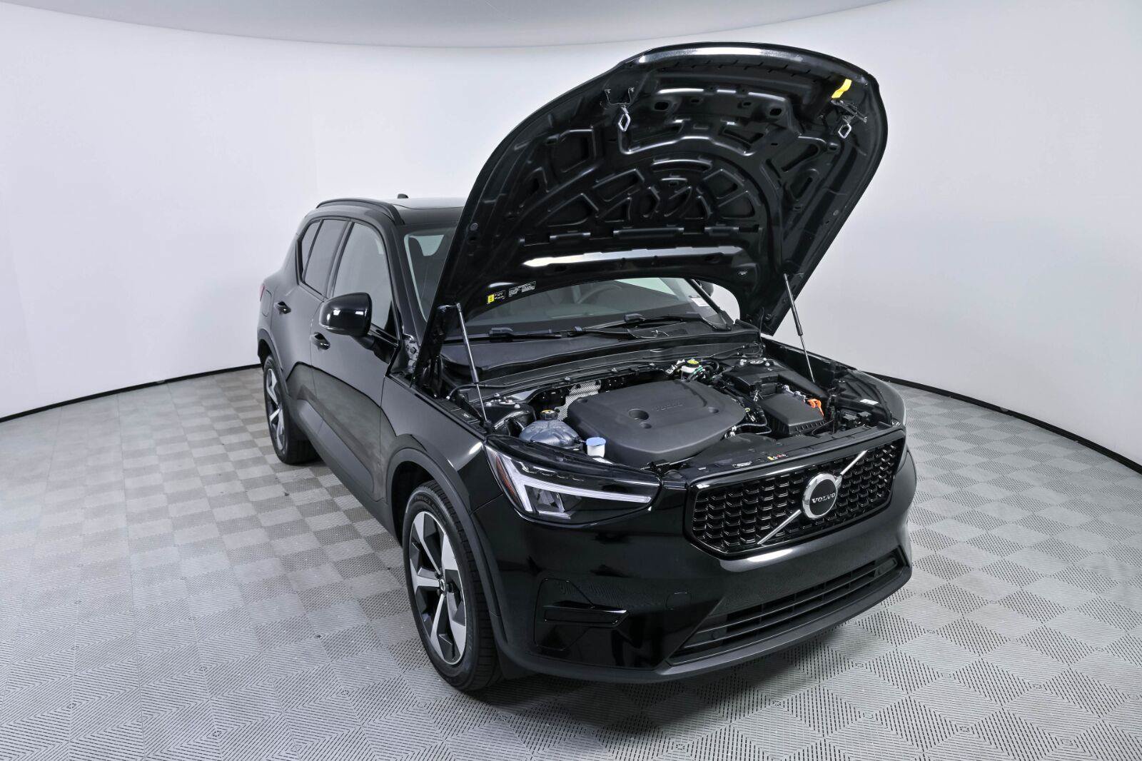 Used 2024 Volvo XC40 B5 Core w/ Protection Package Premier AWD/4WD image 31