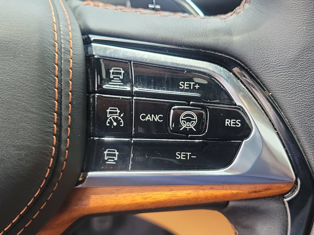 Used 2022 Jeep Grand Cherokee Summit AWD/4WD image 25