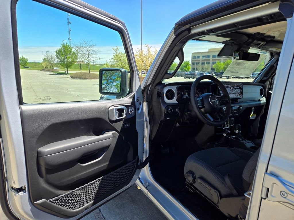 Used 2024 Jeep Gladiator Sport image 11
