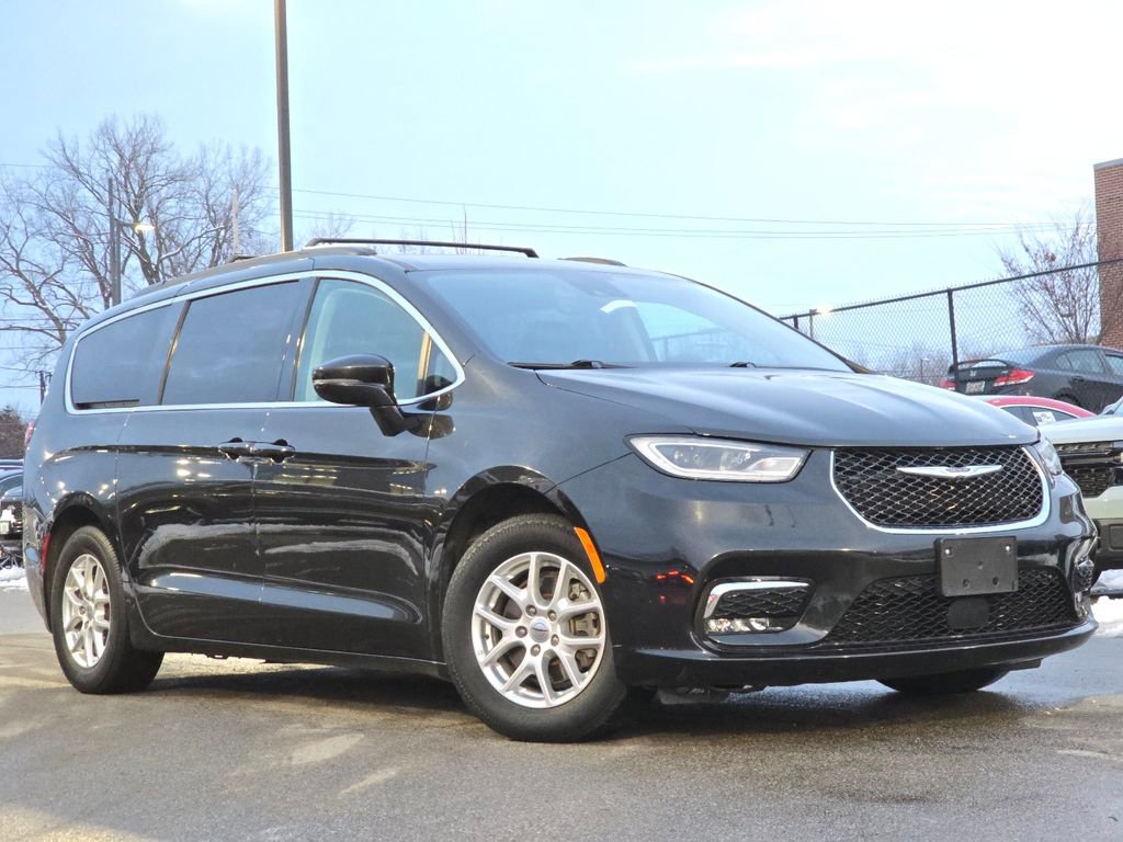 Used 2022 Chrysler Pacifica Touring-L image 2
