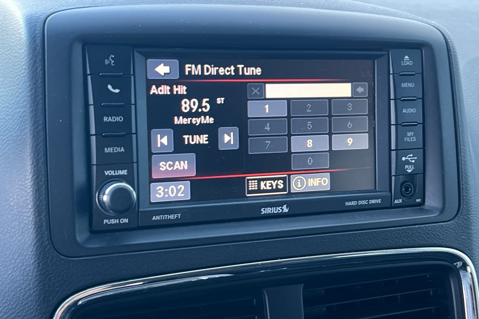 Used 2016 Dodge Grand Caravan SXT w/ UConnect Hands-Free Group FWD image 24