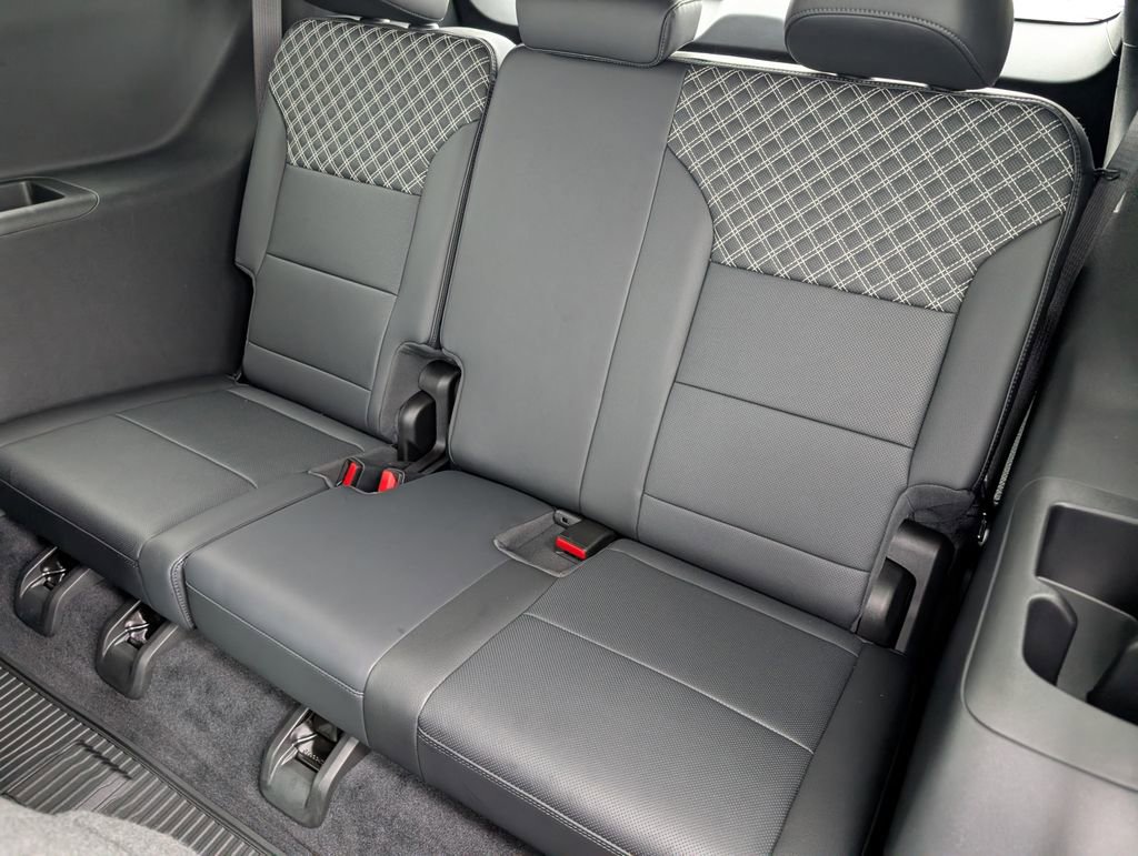 Used 2024 GMC Acadia Denali image 11