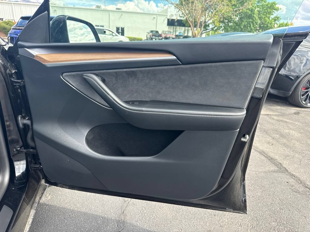 Used 2024 Tesla Model Y Long Range AWD/4WD image 21