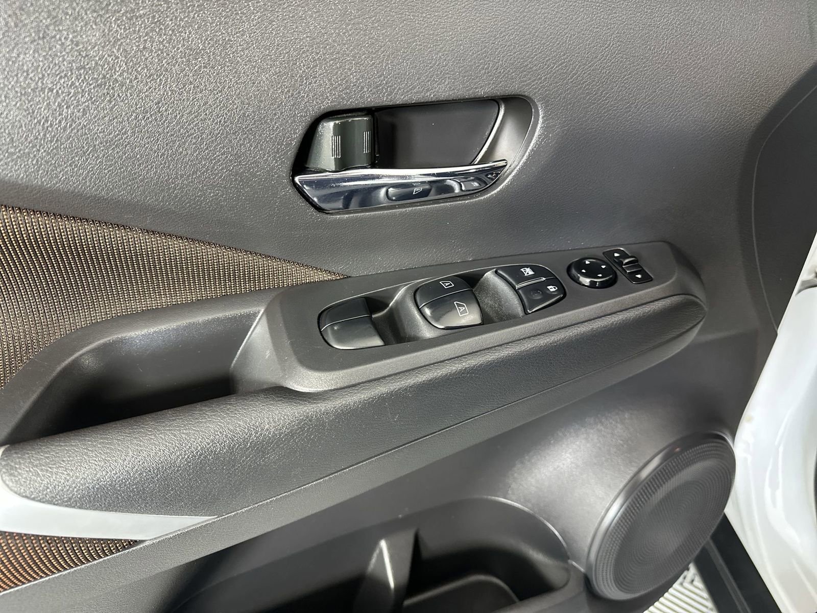 Used 2023 Nissan Kicks SR image 13