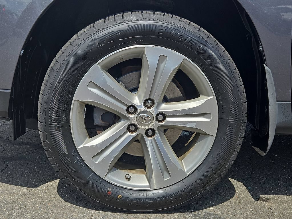 Used 2012 Toyota Highlander Limited w/ Tow Pkg AWD/4WD image 9
