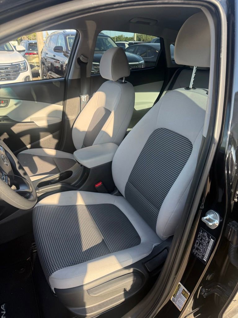 Used 2023 Hyundai Kona SE w/ Cargo Package FWD image 10