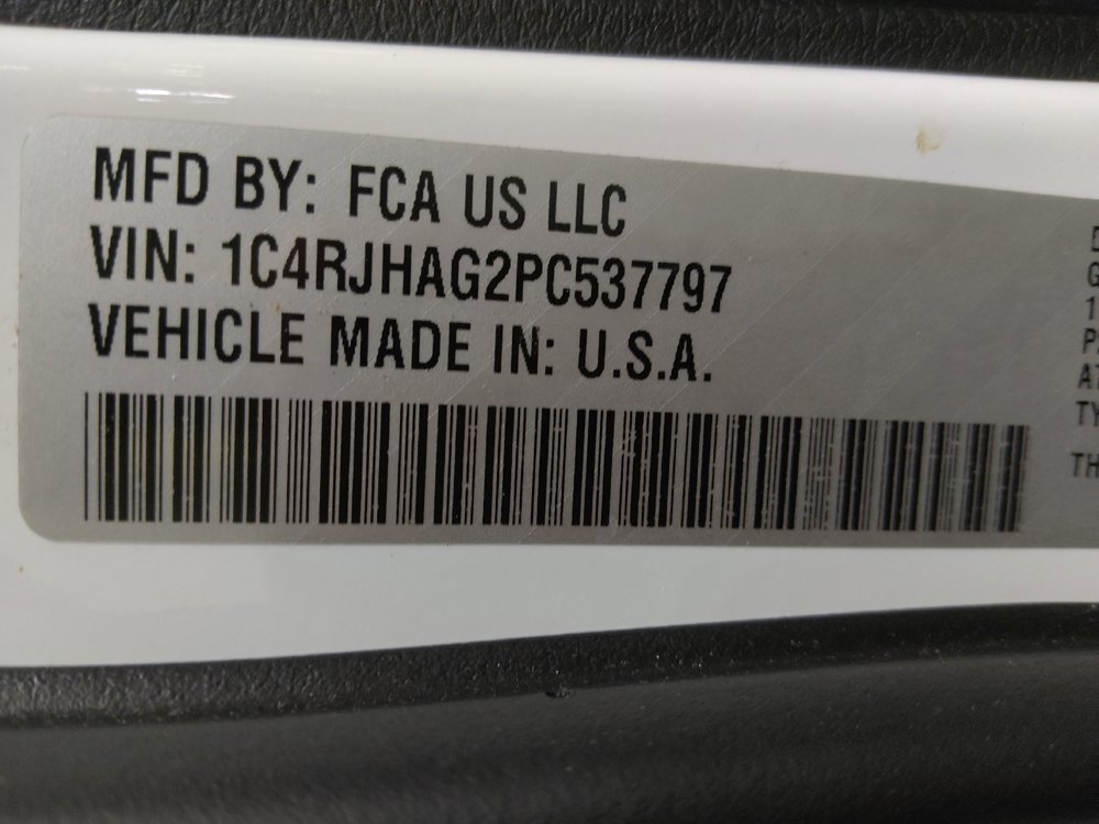 Used 2023 Jeep Grand Cherokee Laredo AWD/4WD image 33