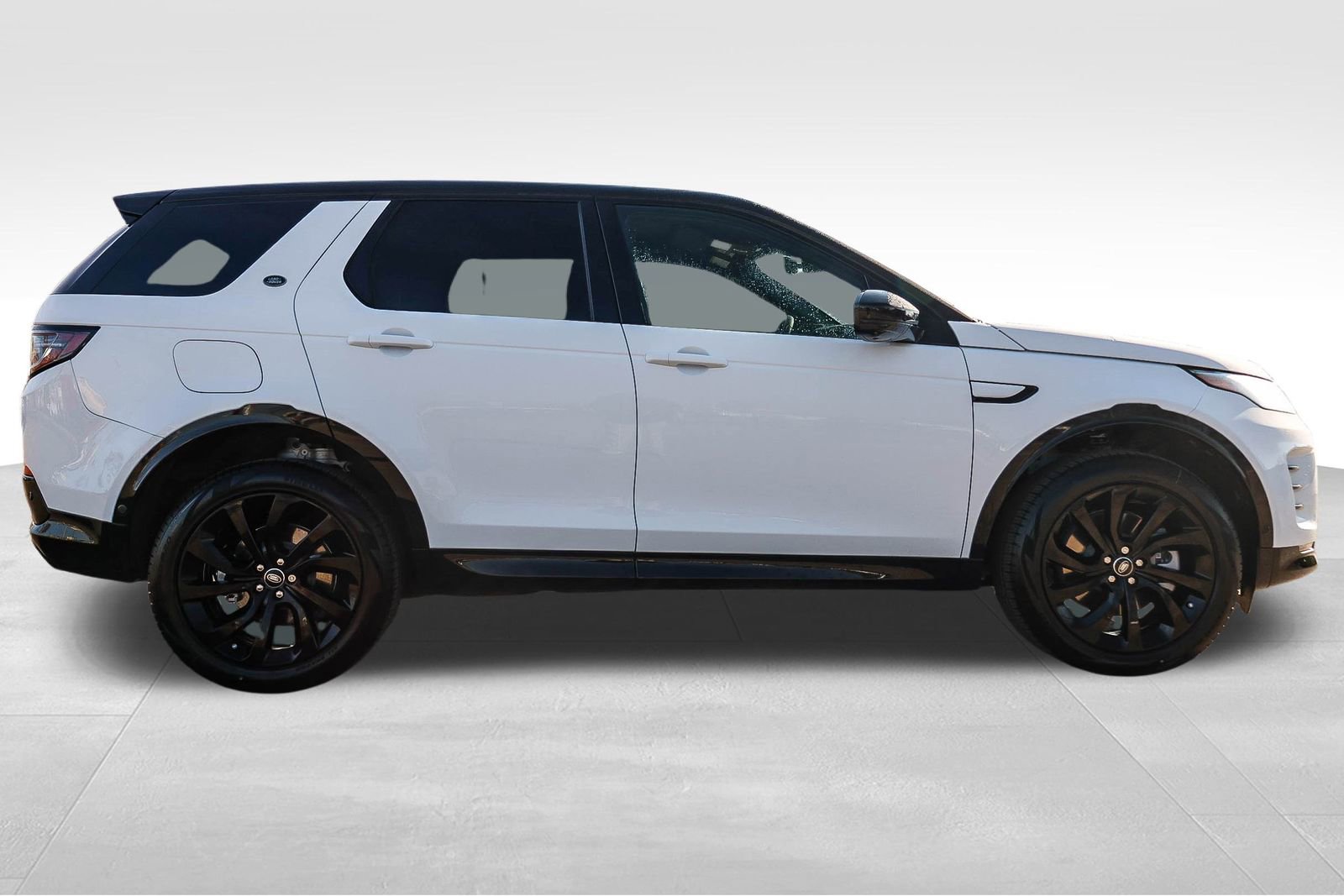 New 2025 Land Rover Discovery Sport Dynamic SE image 4