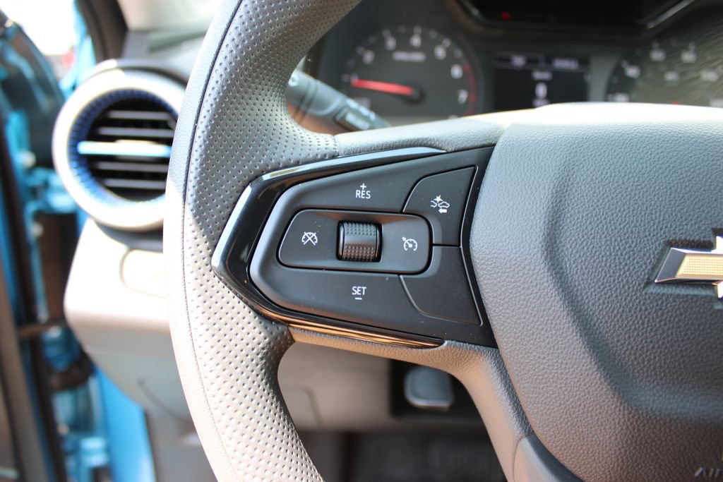 Certified 2025 Chevrolet Trax LS FWD image 11