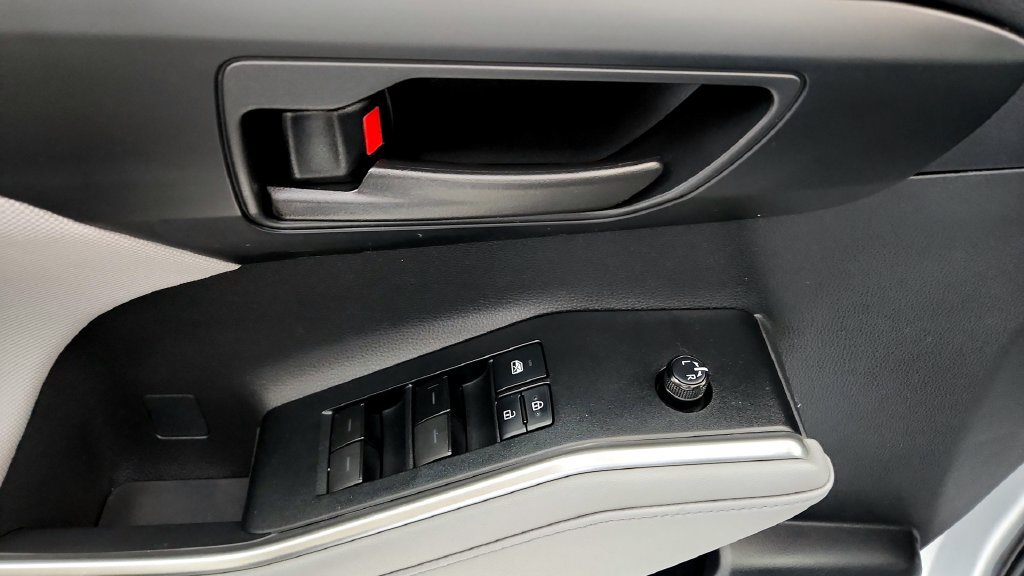 Certified 2020 Toyota Highlander L AWD/4WD image 35