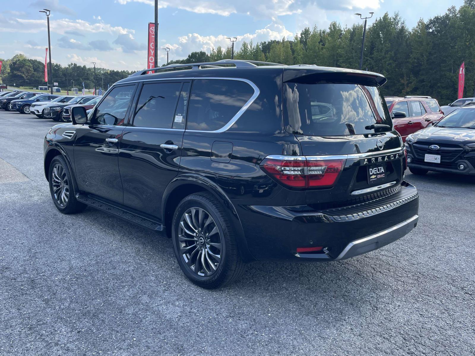 Used 2023 Nissan Armada Platinum w/ Captain's Chairs Package RWD image 4