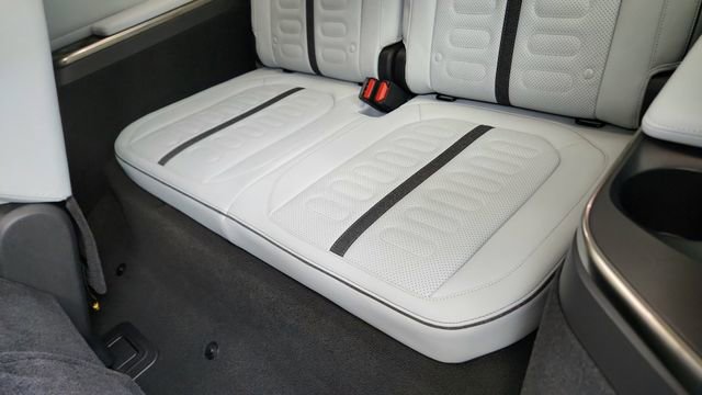 Used 2024 Rivian R1S Adventure image 32