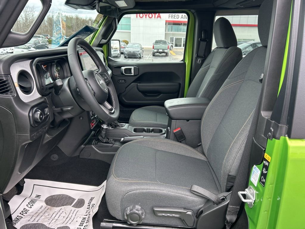 Used 2025 Jeep Wrangler Sport image 3