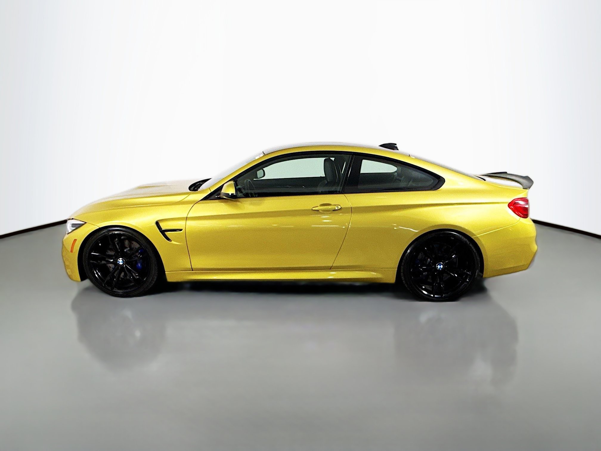 Used 2019 BMW M4 Coupe w/ Competition Package RWD image 6