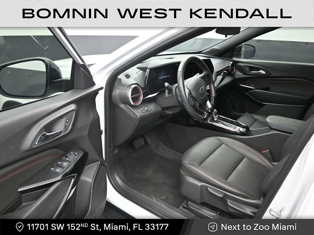 Used 2025 Chevrolet Trax RS w/ Sunroof Package image 10