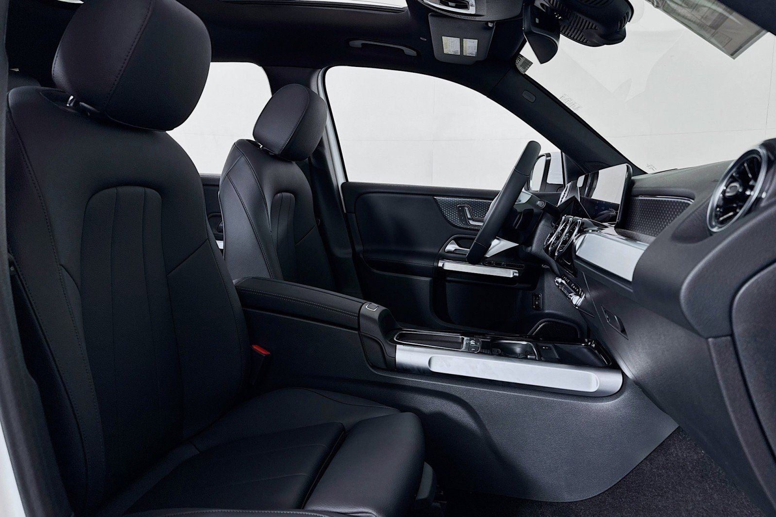 New 2026 Mercedes-Benz GLB 250 image 6