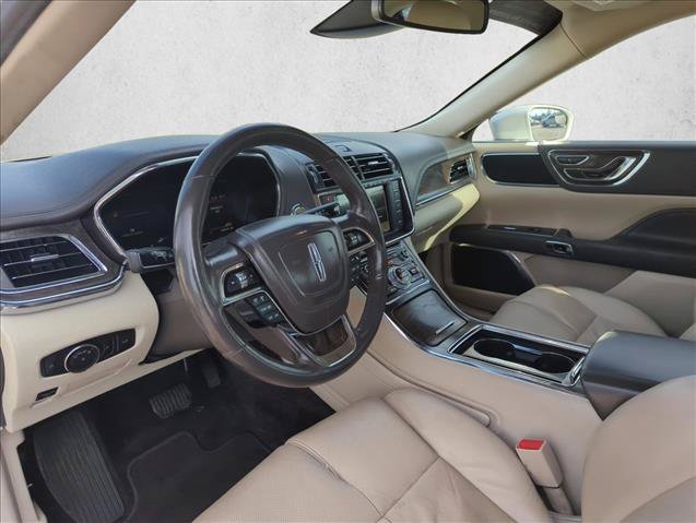 Used 2017 Lincoln Continental Select w/ Climate Package AWD/4WD image 9