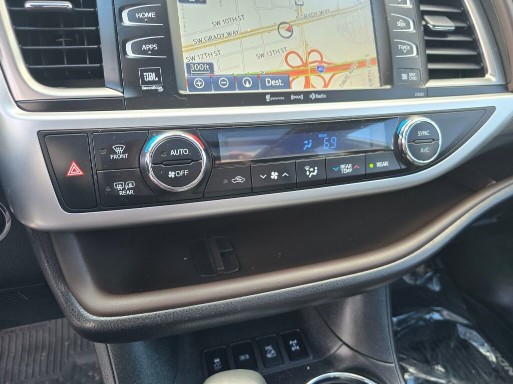 Used 2018 Toyota Highlander Limited Platinum AWD/4WD image 27