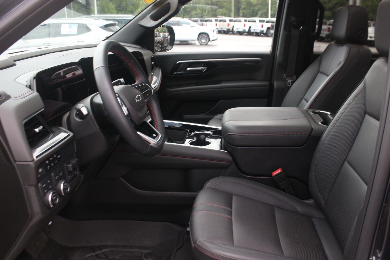 Used 2025 Chevrolet Suburban RST w/ RST Capability Package AWD/4WD image 17
