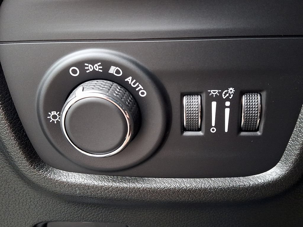 Used 2023 Jeep Grand Cherokee Altitude AWD/4WD image 25
