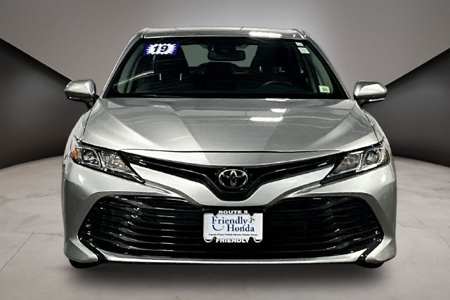 Used 2019 Toyota Camry LE w/ Convenience Package FWD image 2