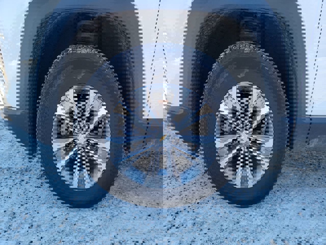 Used 2025 Chevrolet Equinox LT image 10