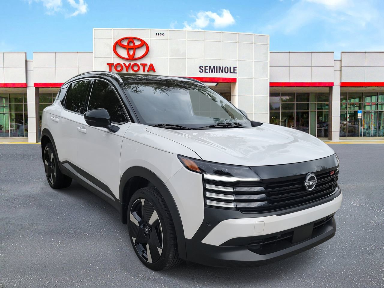 Used 2025 Nissan Kicks SR image 2