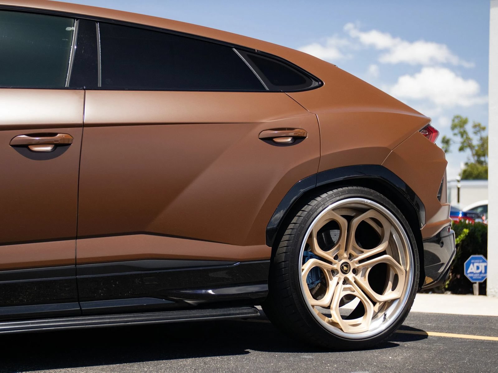 Used 2019 Lamborghini Urus AWD/4WD image 15
