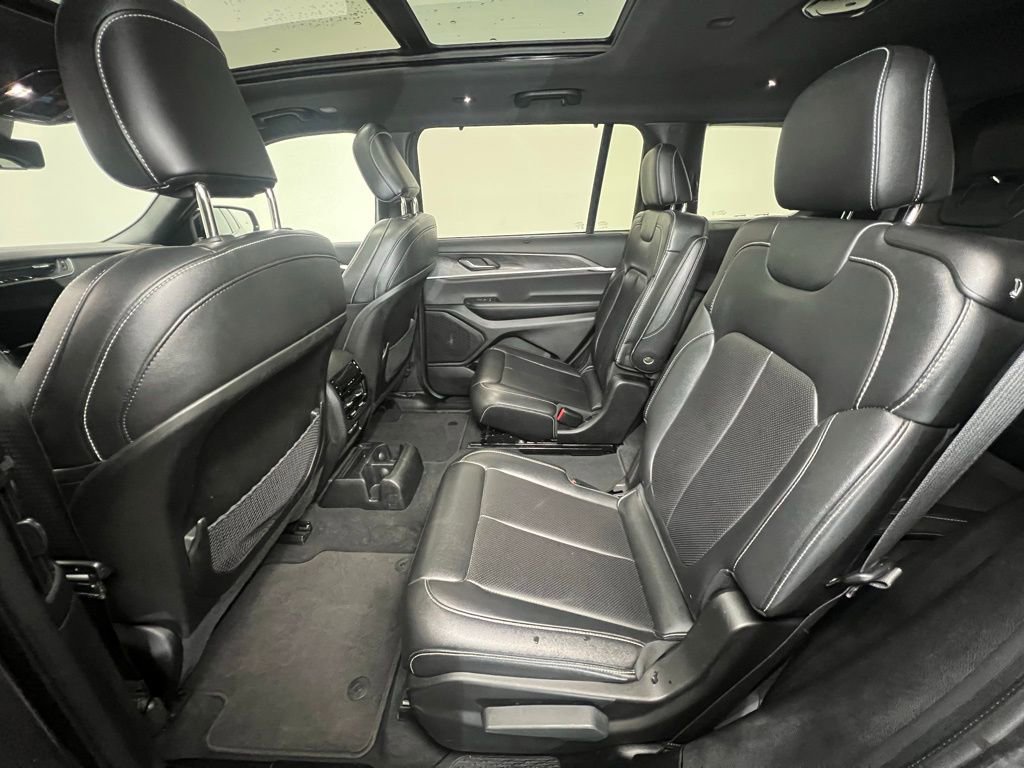 Used 2024 Jeep Grand Cherokee L Limited w/ Luxury Tech Group II AWD/4WD image 5