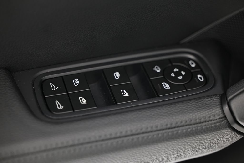 Used 2024 Porsche Cayenne Coupe AWD/4WD image 20