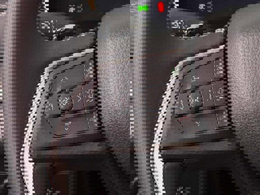 New 2025 Jeep Grand Cherokee L Laredo image 32