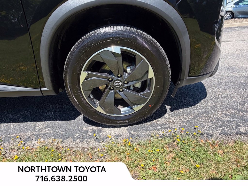 Used 2025 Nissan Rogue SV AWD/4WD image 21