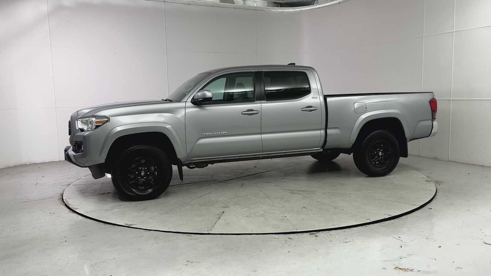 Used 2020 Toyota Tacoma SR5 AWD/4WD image 5