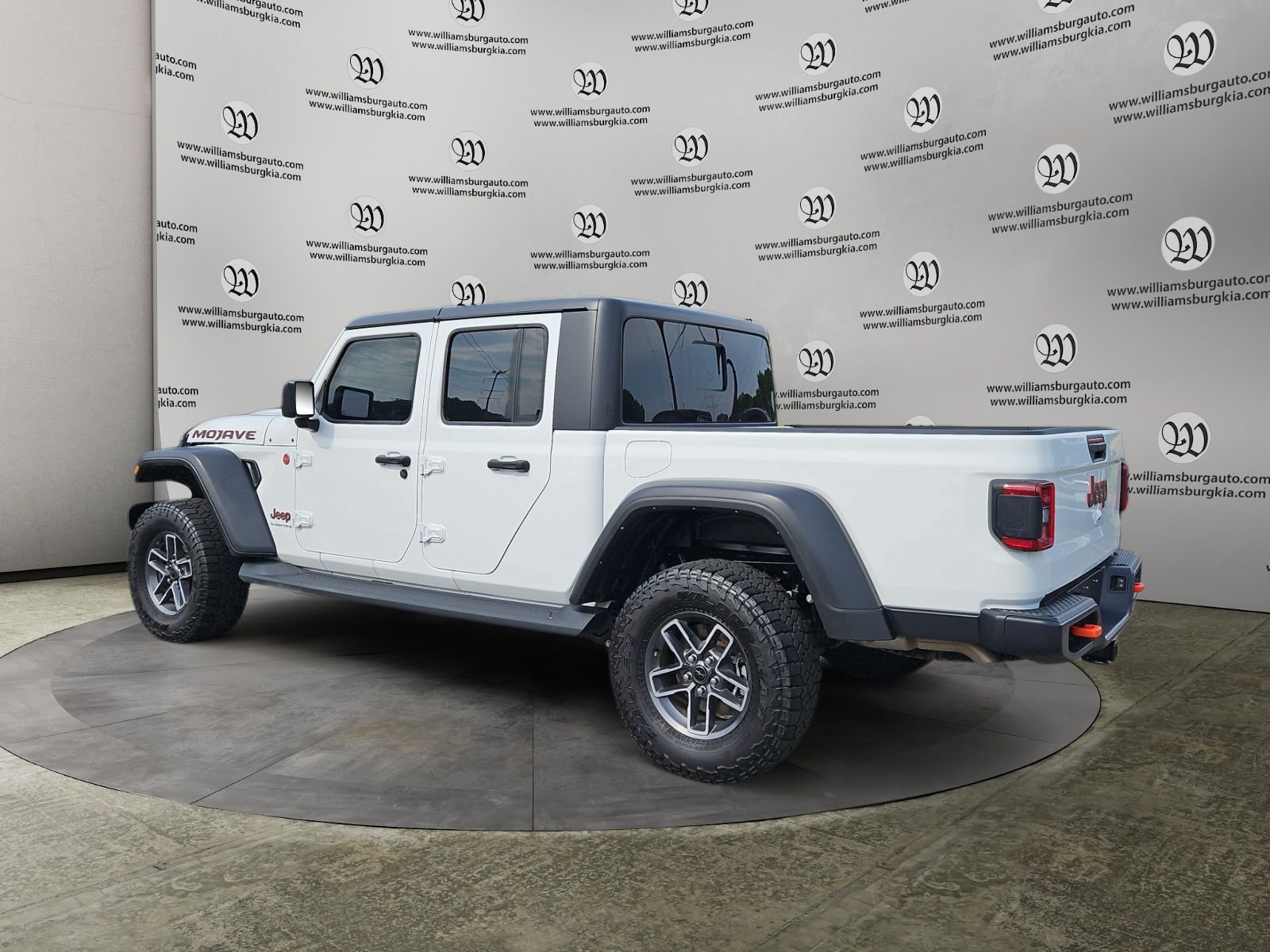 Used 2024 Jeep Gladiator Mojave w/ Convenience Group AWD/4WD image 3