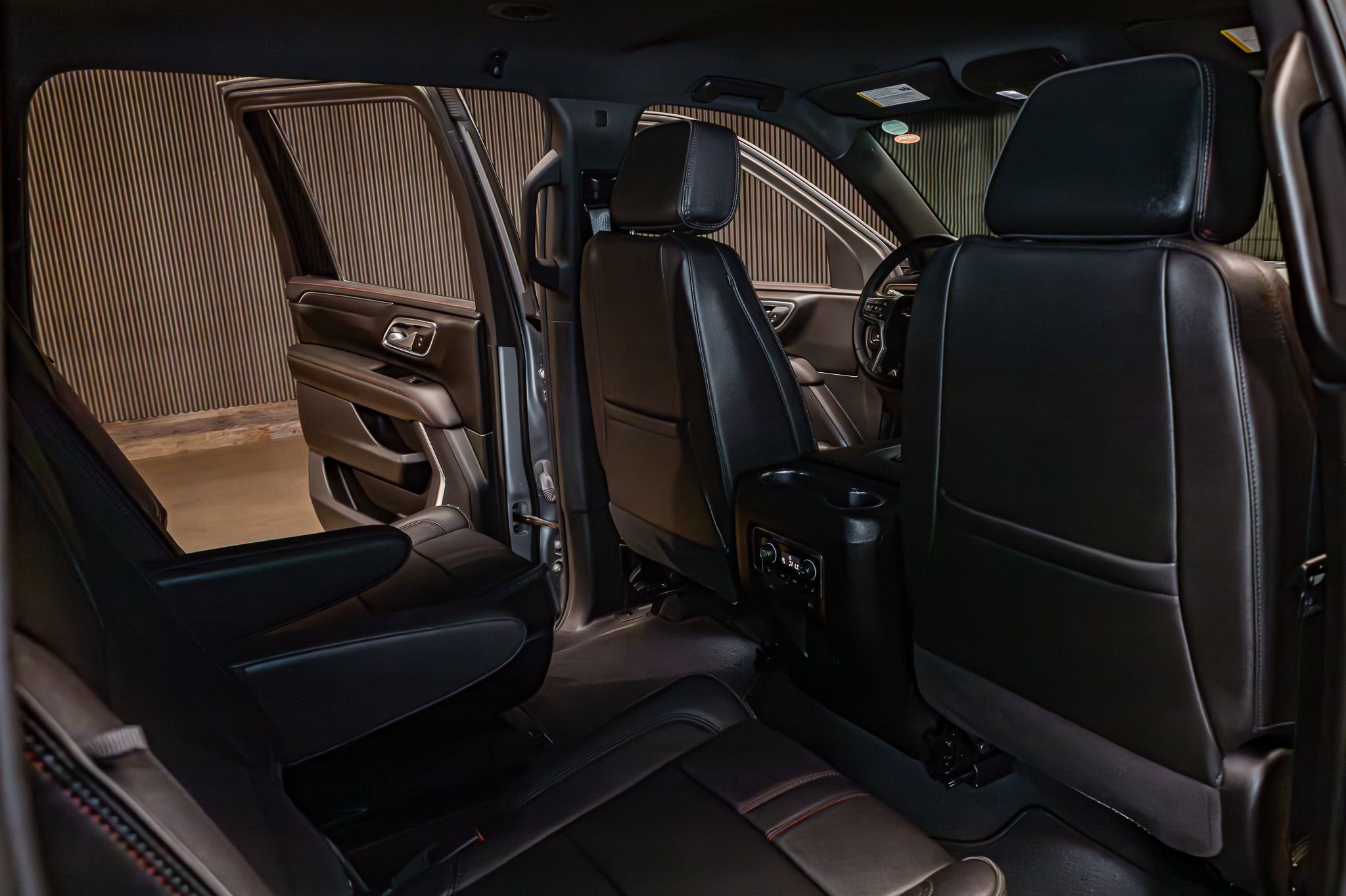 Used 2024 Chevrolet Suburban RST w/ Luxury Package AWD/4WD image 25