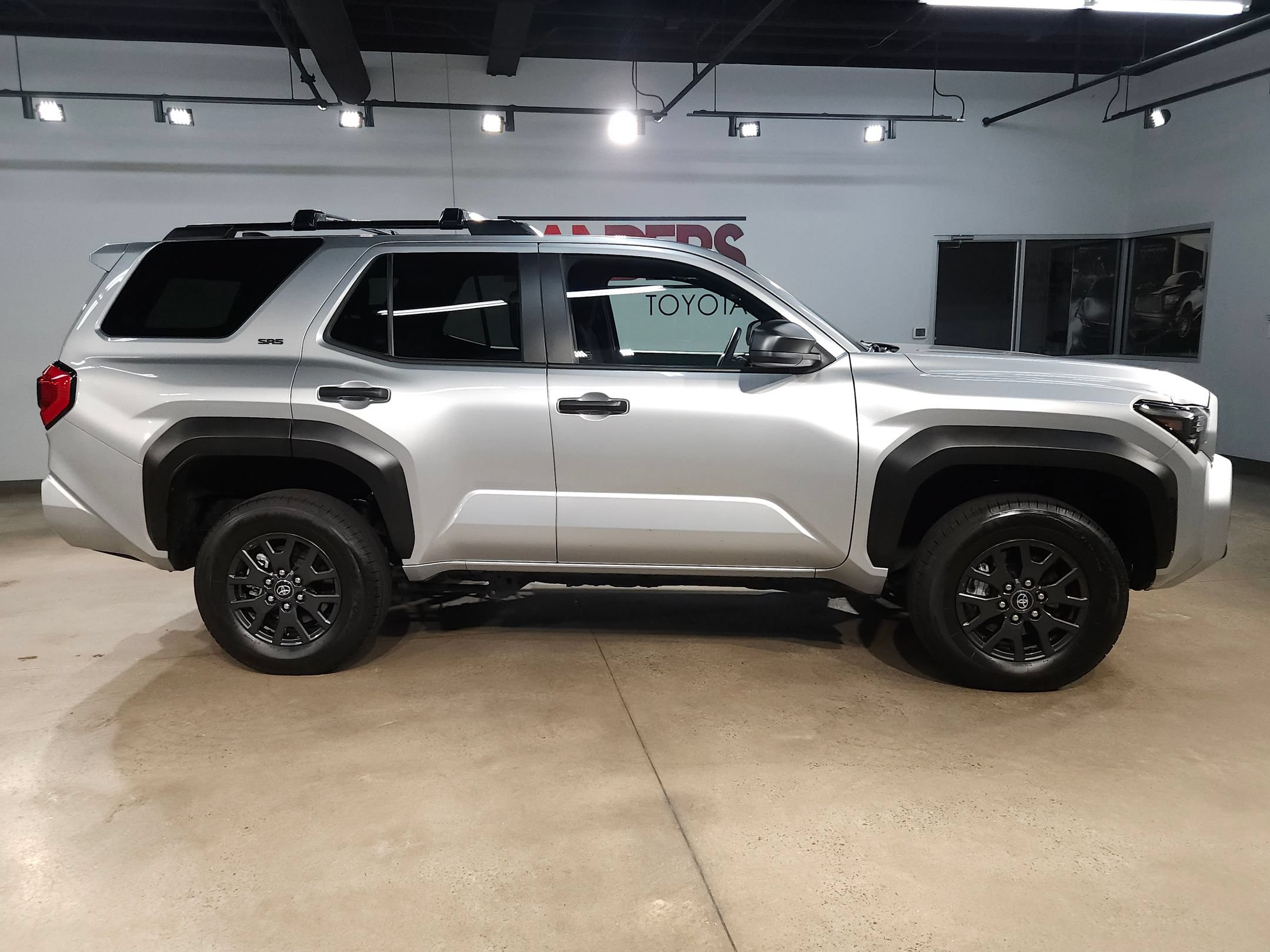 Used 2025 Toyota 4Runner SR5 AWD/4WD image 8