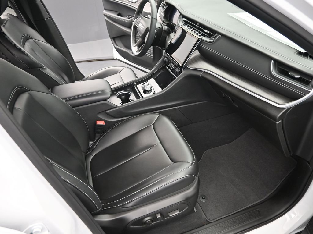 Used 2024 Jeep Grand Cherokee Limited image 17