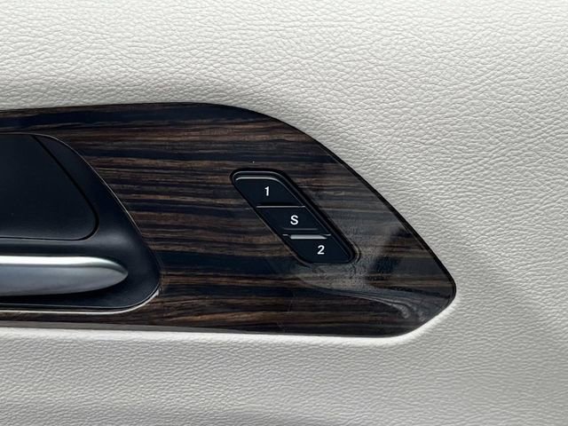 Used 2023 Chrysler Pacifica Limited FWD image 31