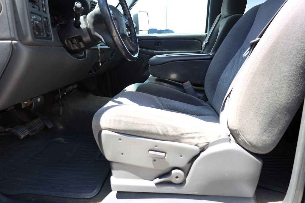 Used 2007 Chevrolet Silverado 2500 LT w/ Heavy-Duty Power Package AWD/4WD image 11