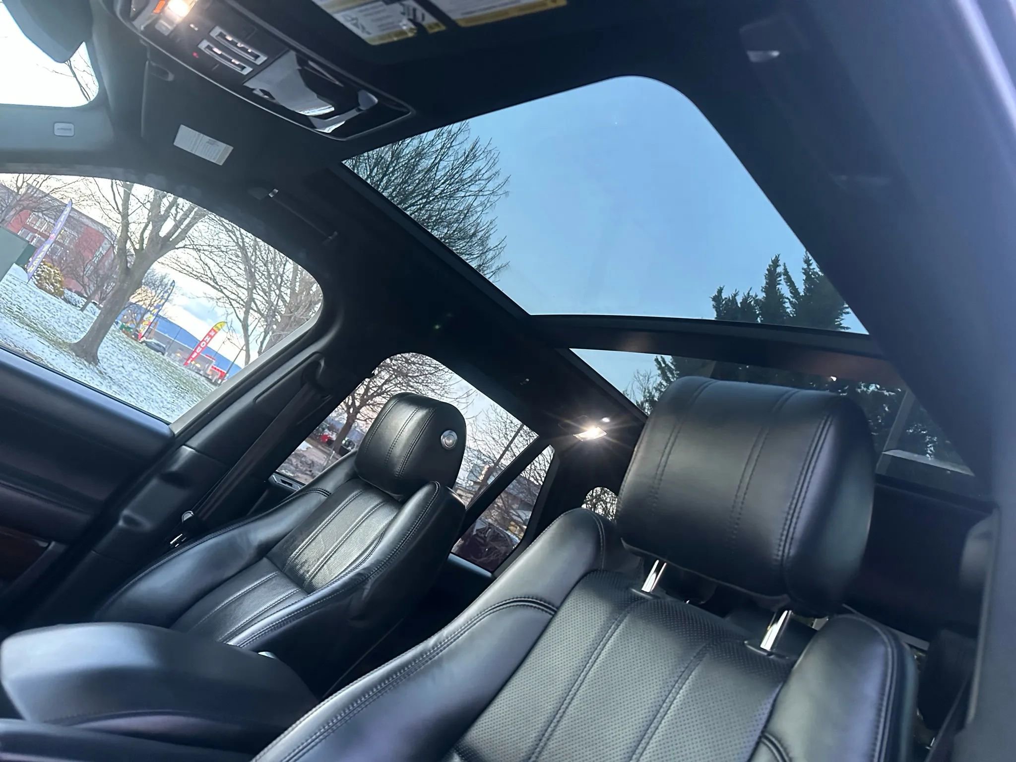 Used 2015 Land Rover Range Rover Supercharged image 58