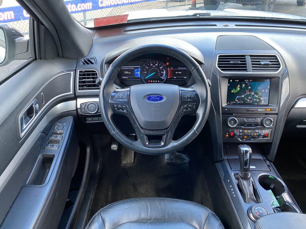 Used 2017 Ford Explorer XLT w/ Equipment Group 202A AWD/4WD image 21