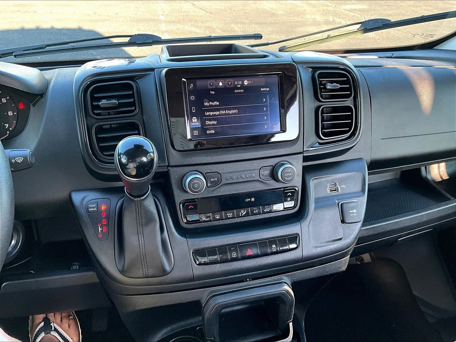 Used 2024 RAM ProMaster 2500 w/ Convenience Group FWD image 14