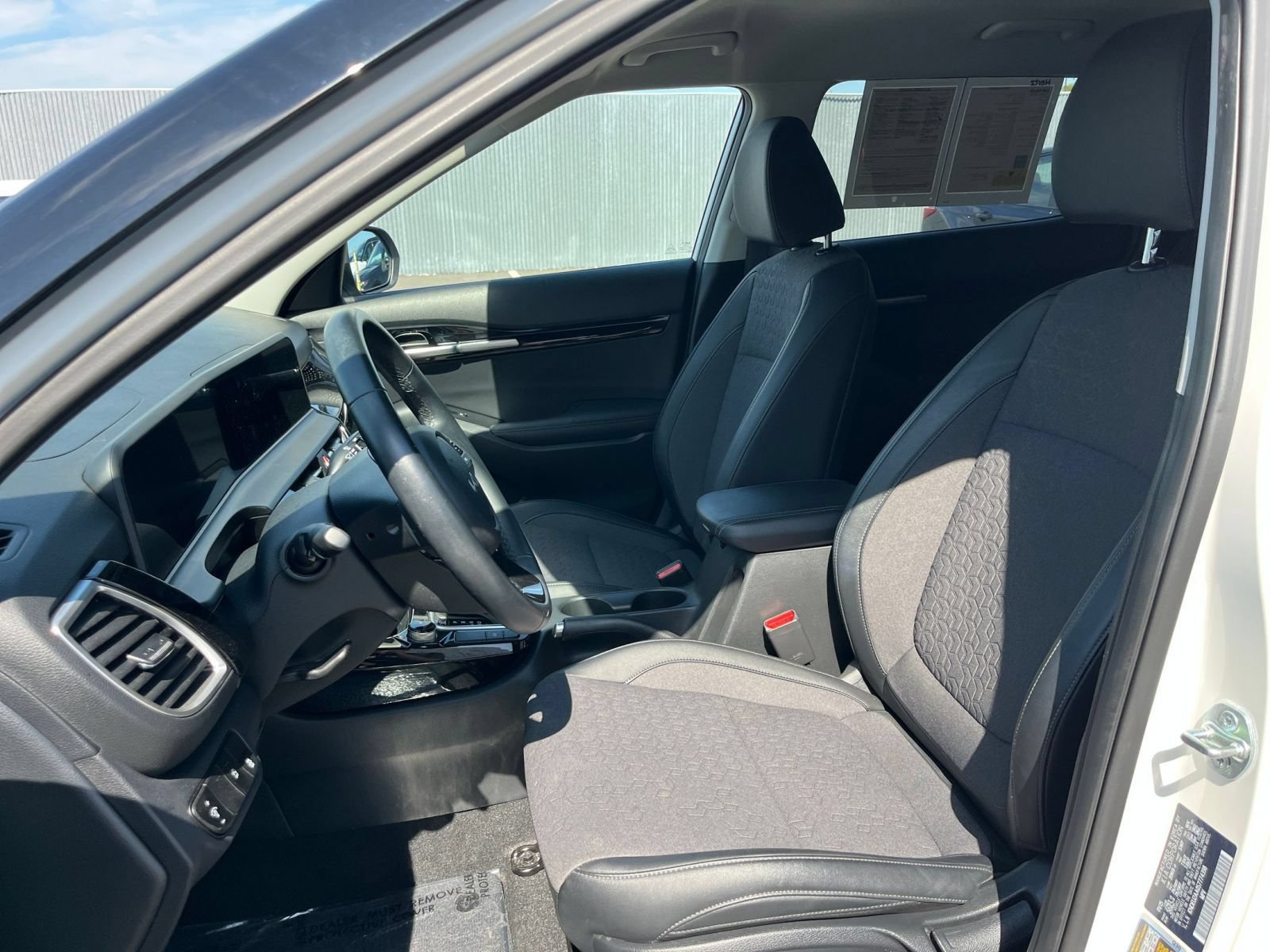 Used 2025 Kia Seltos S FWD image 36