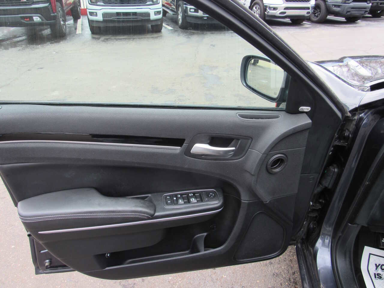 Used 2018 Chrysler 300 S w/ 300S Premium Group image 12