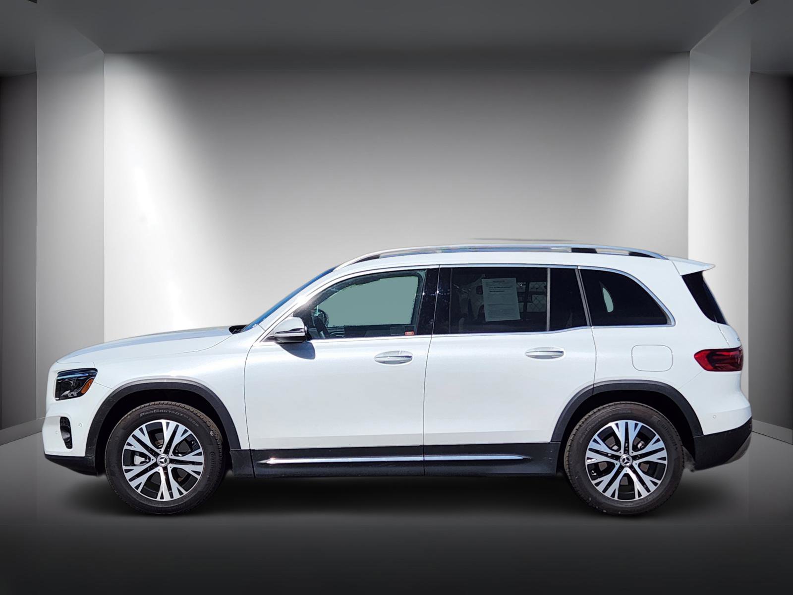 Used 2024 Mercedes-Benz GLB 250 4MATIC image 2
